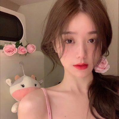 照片里的伴娘